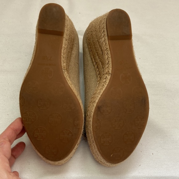 Tory Burch Jackie peep toe canvas beige espadrille wedge heel size 7.5 - Picture 10 of 12